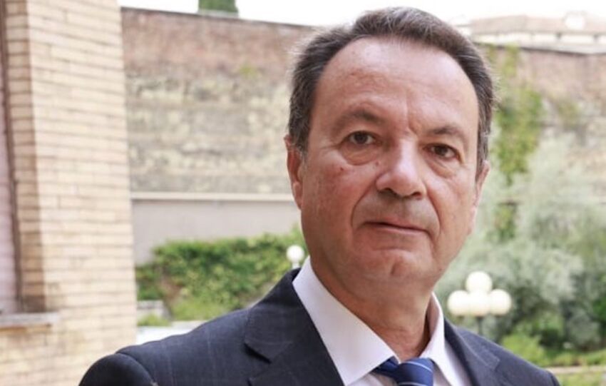 El médico español José María Simón