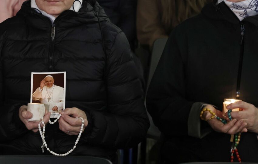 Rosario por el Papa
