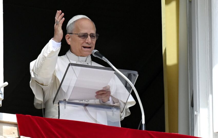 Papa León XIV, durante el ángelus