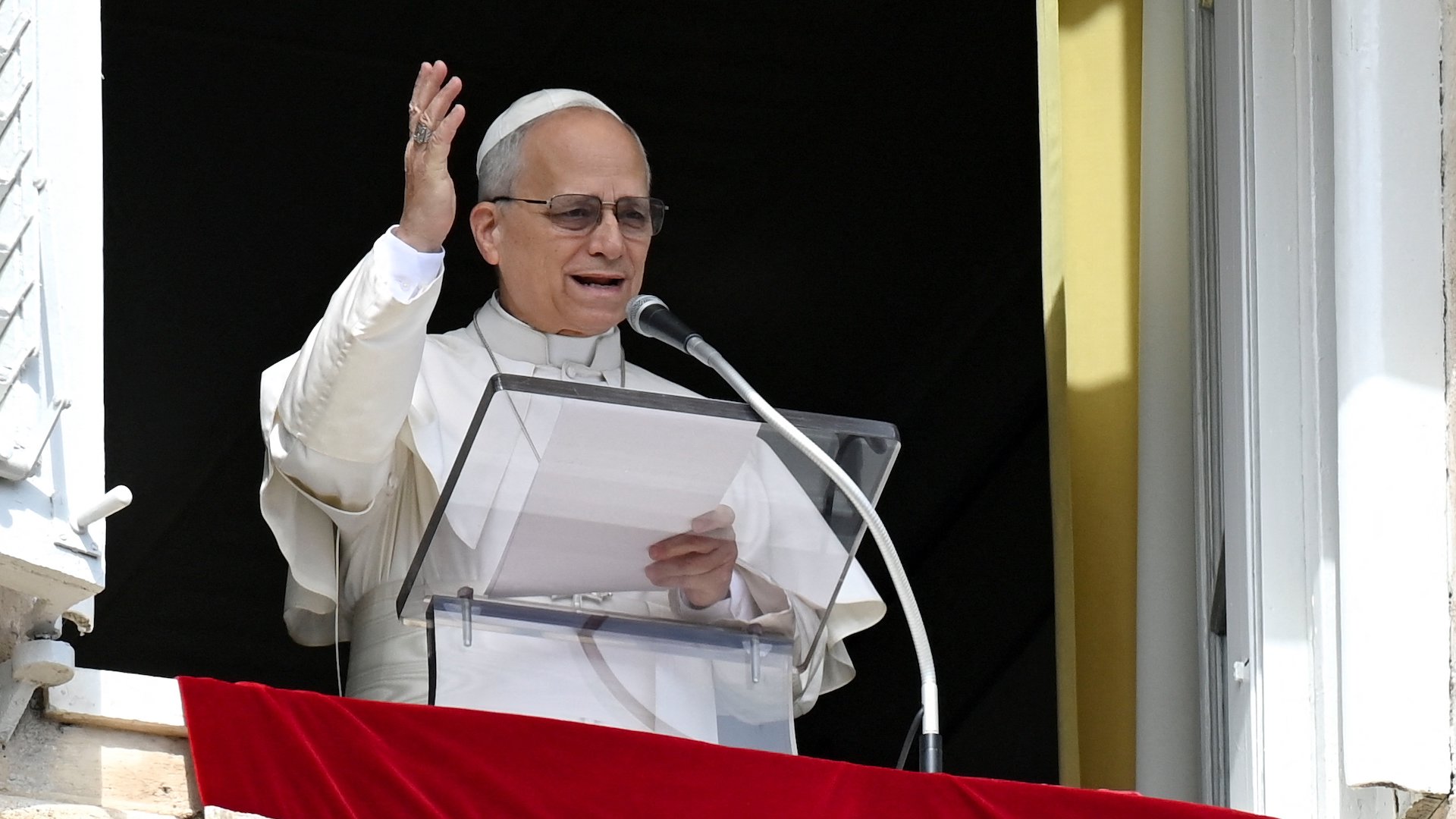 Papa León XIV, durante el ángelus