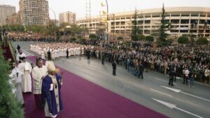 Juan Pablo II, en la plaza de Lima en 1982. / L'Osservatore Romano