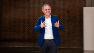 Rodrigo Hidalgo es el director de la Escuela. / ETI